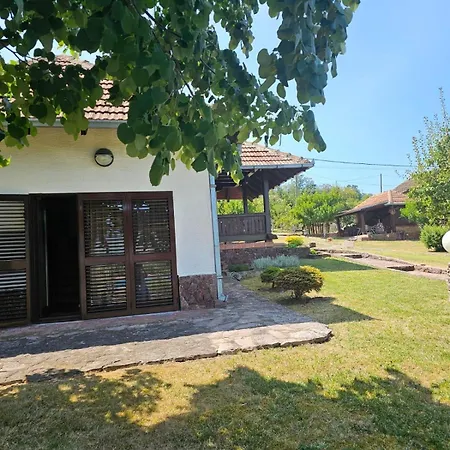 Domacinstvo Stari Krojac