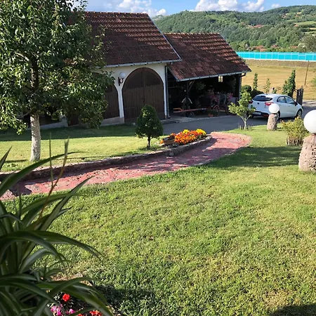 Domacinstvo Stari Krojac Chata *